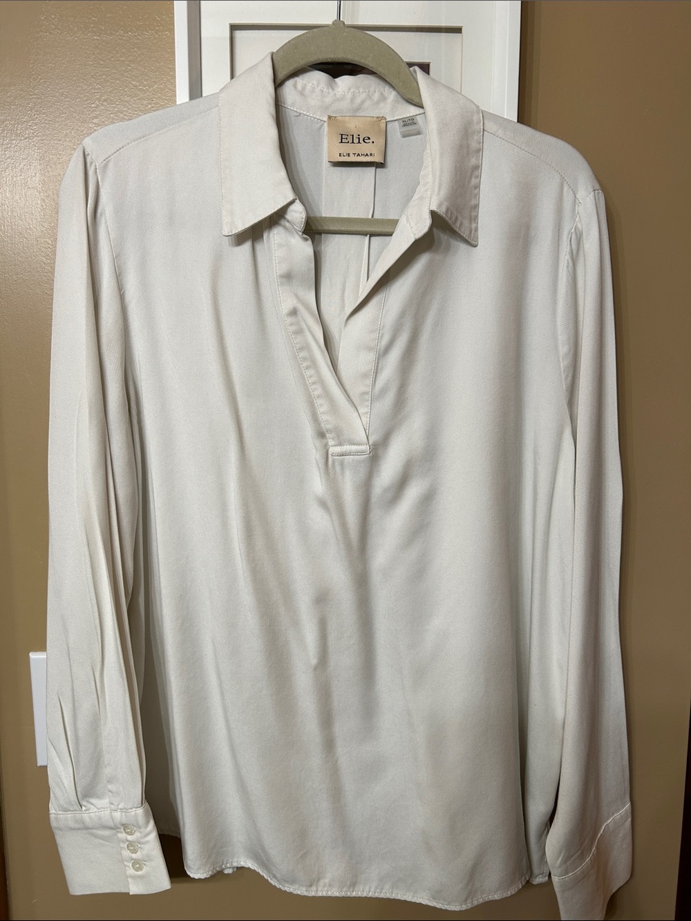 Elie Tahari Cream Long-Sleeve V-Neck Blouse